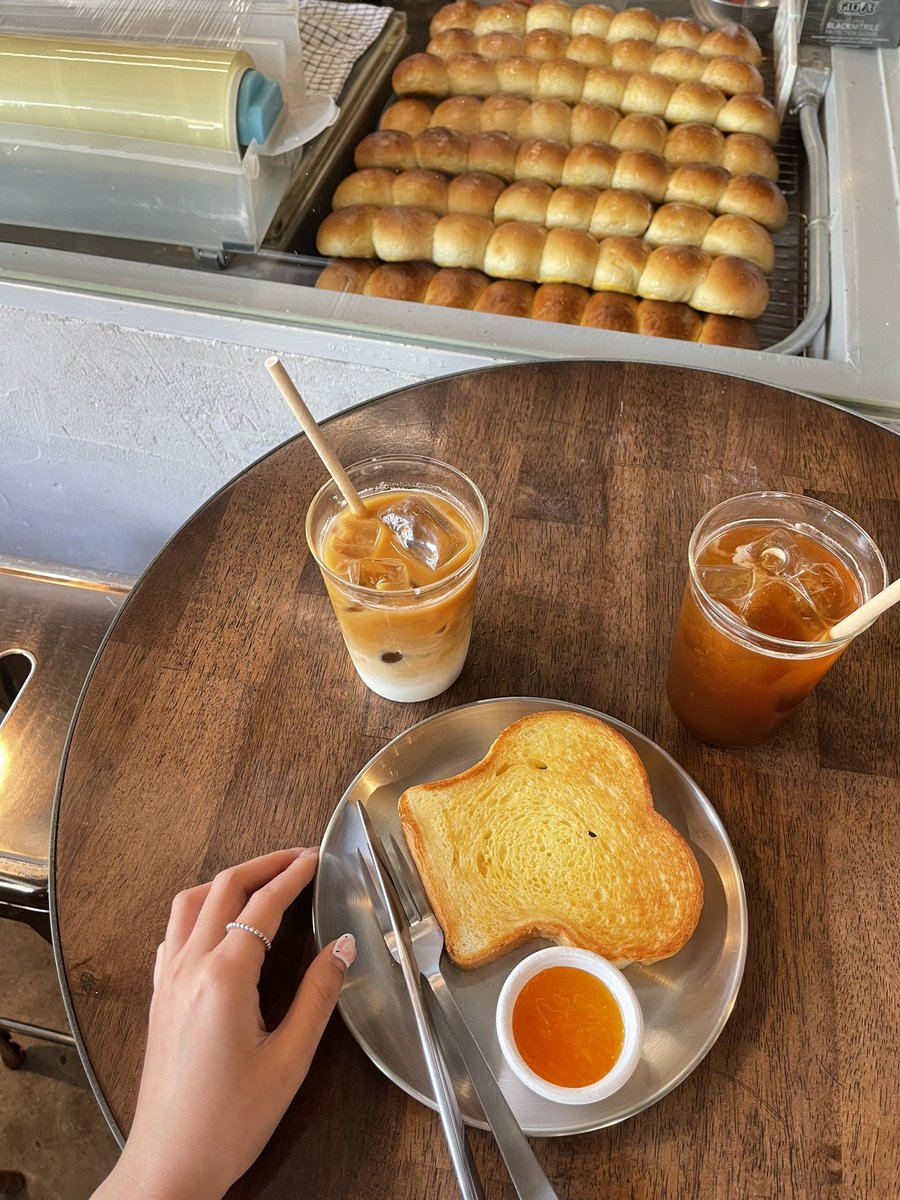 panphumfah's tweet image. My favorite coffee shop ❤︎

Songwat coffee roaster
Karo 
Blackhills 
Onibus 

#bkkmenu #cafe #Coffee #bkkcoffee #คาเฟ่ #バンコクカフェ