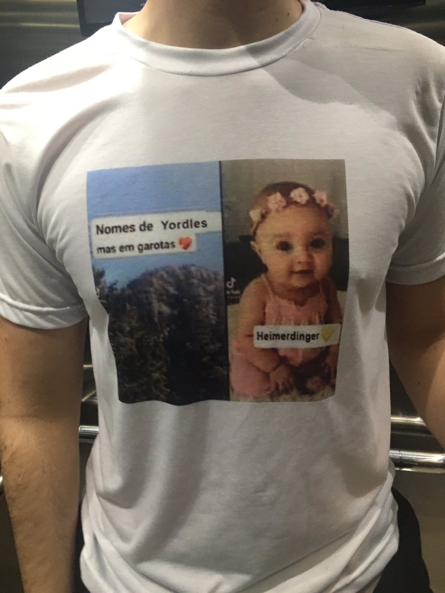 Baixe Papéis de Parede do Engraçada,pastel E Fofa Garota Ocupada Comendo. |  Wallpapers.com, image size:900x1200