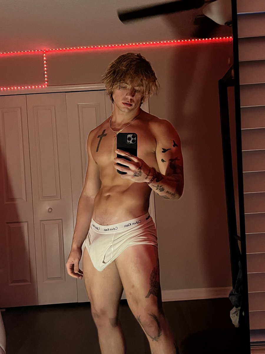 Cmuscle (20% off link in bio) on X: Red room ? t.coCDnxppL5qF  X