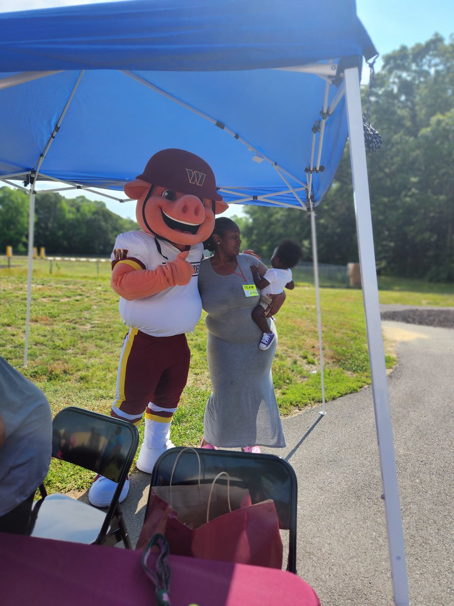 eva_pto's tweet photo. Major Tuddy is here. Come out and take a pic. https://t.co/e1atGCz1DT
