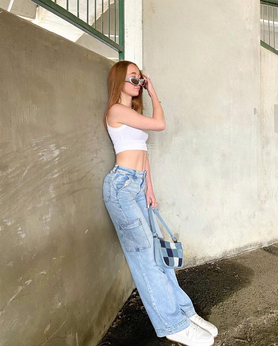 OshawaCentre's tweet photo. Summer and @_Americaneagle  look good together. 👖 https://t.co/1FmYMRcPKd