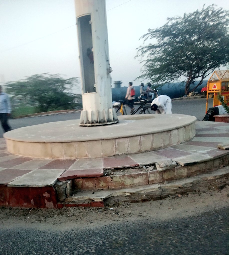 shardhanand2022's tweet photo. Flag 🇮🇳 Pole foundation needs immediate attention at Bhalswa Dairy, Delhi 😰🙏

#TrainAccident #SpiderVerse #PrideMonth #FreeSenegal #IndianRailways #OdishaTrainAccident  @CPCB_OFFICIAL @DelhiPwd @MCD_Delhi @LtGovDelhi @AamAadmiParty @official_dda @RameshBhalswa @sureshbhalswa https://t.co/4e6V25Atxk