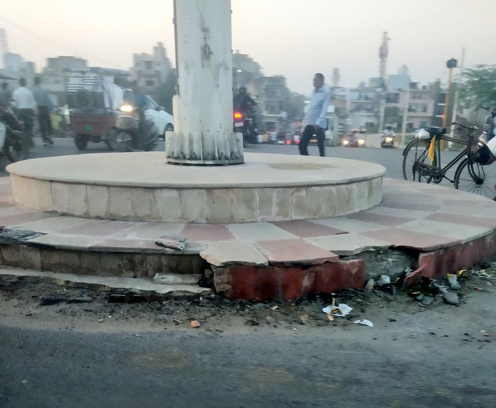 shardhanand2022's tweet photo. Flag 🇮🇳 Pole foundation needs immediate attention at Bhalswa Dairy, Delhi 😰🙏

#TrainAccident #SpiderVerse #PrideMonth #FreeSenegal #IndianRailways #OdishaTrainAccident  @CPCB_OFFICIAL @DelhiPwd @MCD_Delhi @LtGovDelhi @AamAadmiParty @official_dda @RameshBhalswa @sureshbhalswa https://t.co/4e6V25Atxk