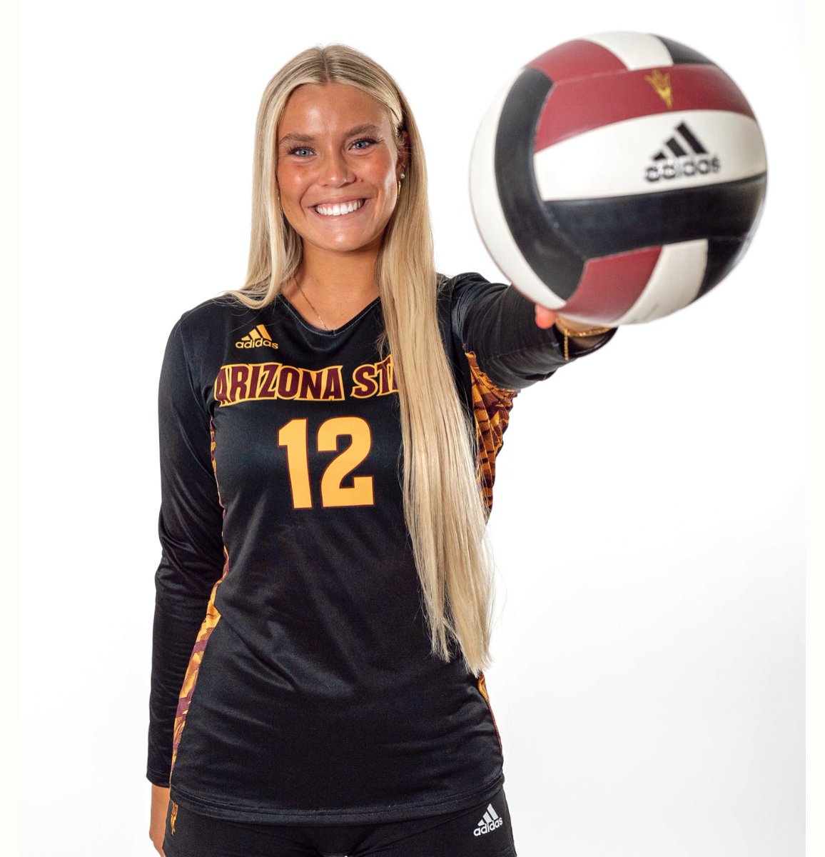 Estella Zatechka tweet media