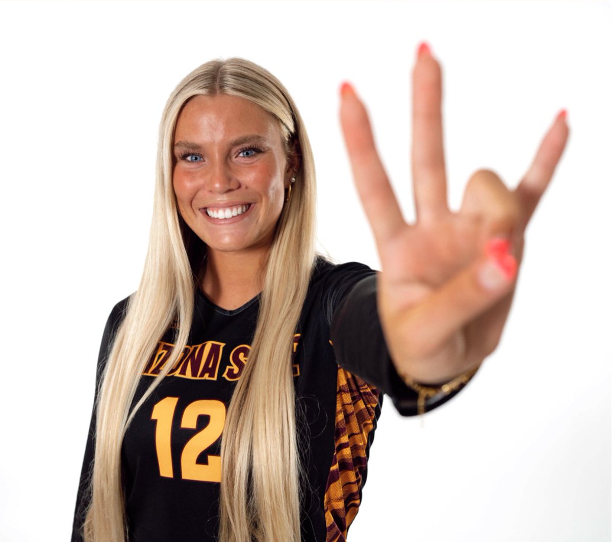 Estella Zatechka tweet media