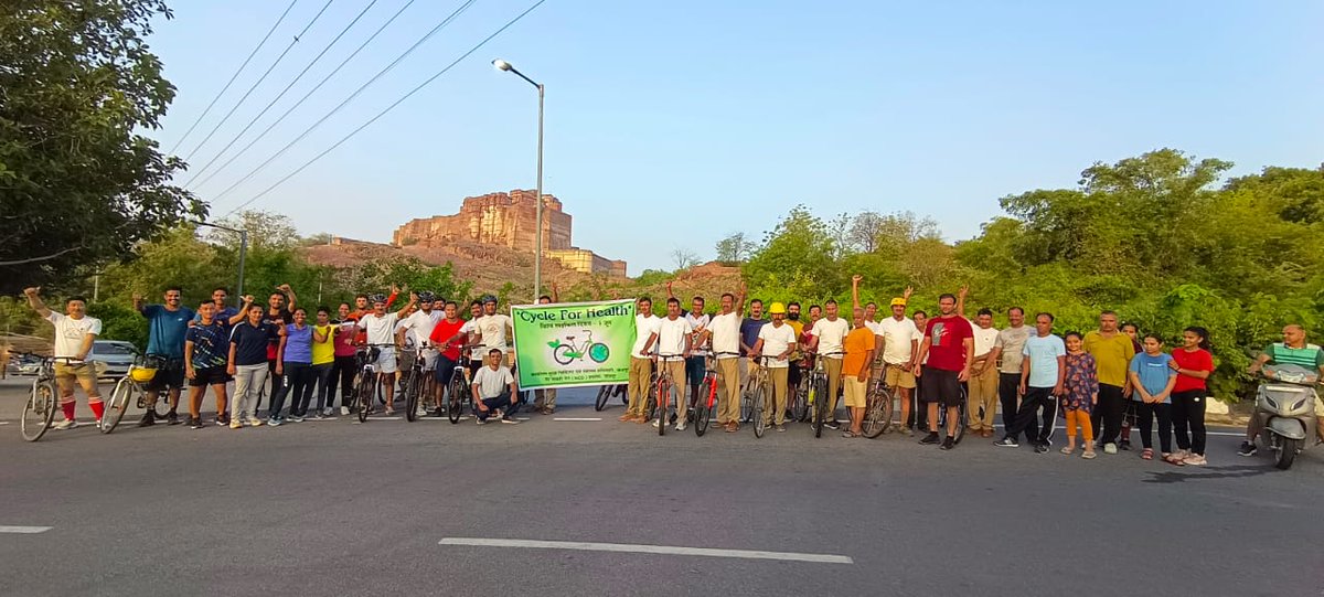 BSF_STCJodhpur's tweet photo. On World Cycle Day, the troops of STC BSF Jodhpur embarked on an incredible journey  to Mehrangarh Fort.Kudos to promote fitness and celebrate our rich heritage! #WorldCycleDay #JodhpurPride
#BSF https://t.co/mg6LhLA1Ai