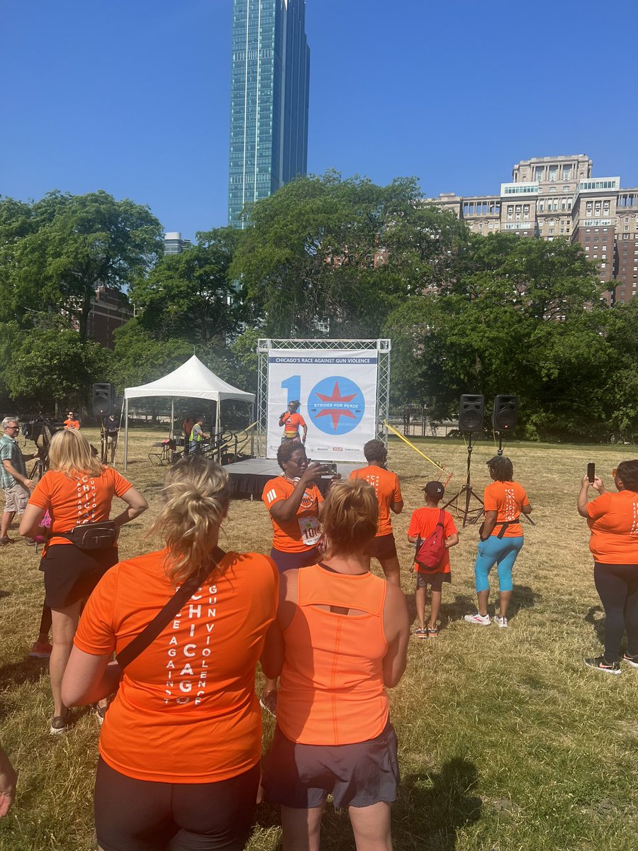 annie_polc's tweet image. @uchicagosurgery and @uchicagosurgres is out here with many others from the City of Chicago running for #GunViolenceAwareness with @StridesForPeace! 

Thanks to all who donated, we hit our fundraising goal! #WhyIRun #RAGV2023 #WearOrange