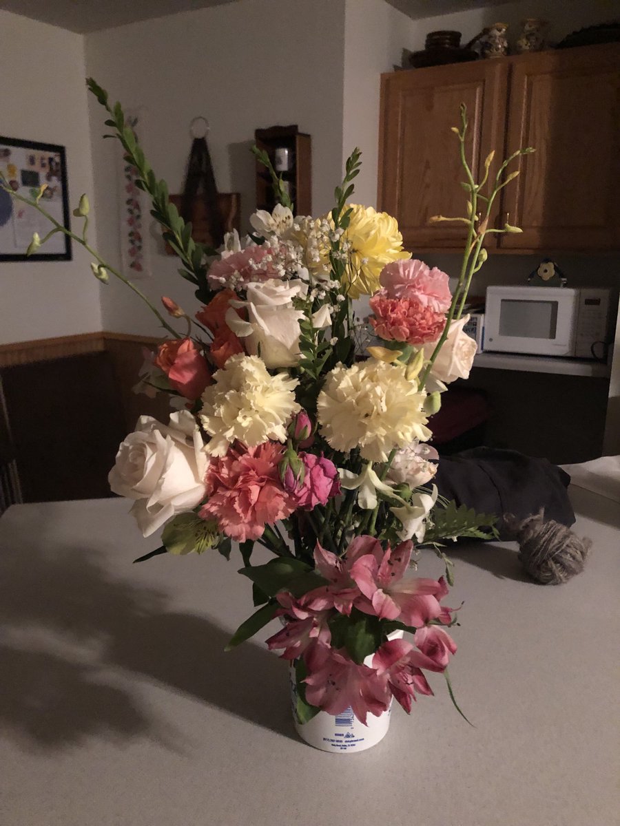 sigs12k's tweet photo. Lovely and fragrant flowers from the students in the floral design class. https://t.co/Mm5aashecT
