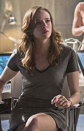 Caitlin Snow tweet media