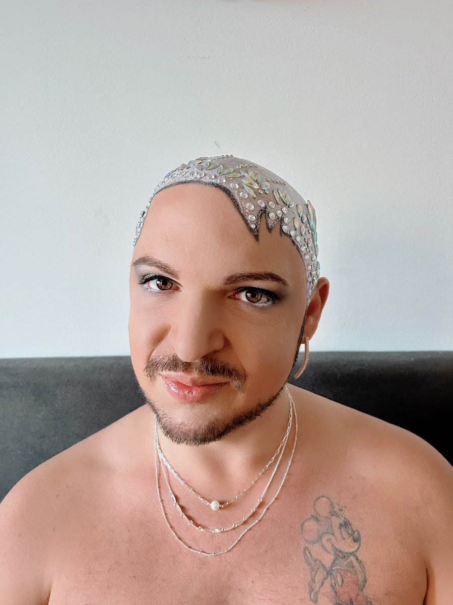 Pfupfilein1's tweet photo. Mein alter Ego CaraMia geht heute auf den #diversityball #wien https://t.co/Cle9YQd4gG