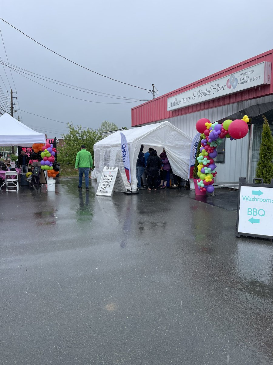 Congratulations Ashley on your 10th anniversary.
Great talking with you and your mom and brother in the midst of the celebration!
Wonderful causes being supported.