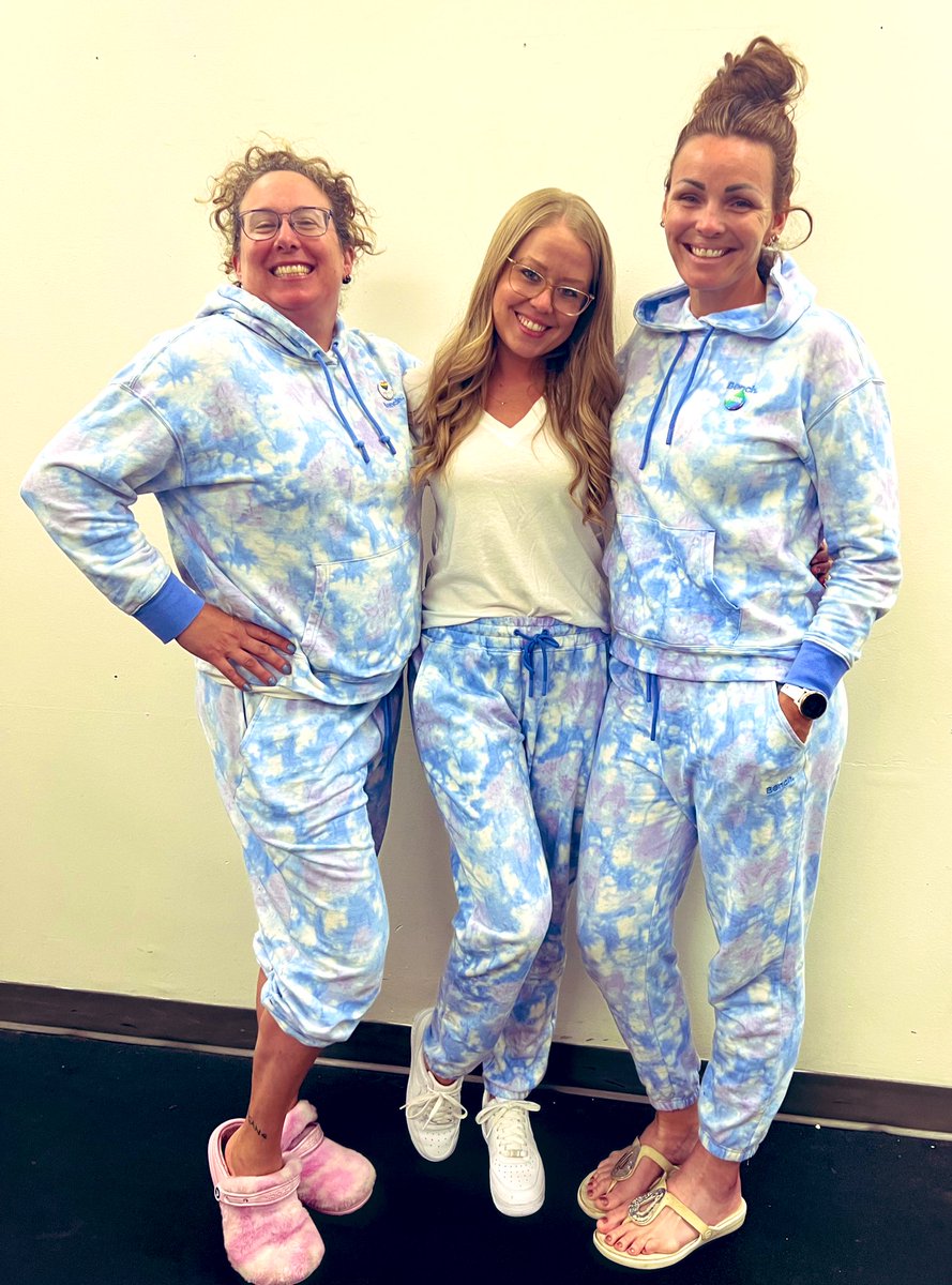 MsKatFollis's tweet photo. Comfy is friends, comfy is colleagues, comfy is community, comfy is a spirit day, finally - comfy is saying buh bye to May. @Ms_Siok @valleycat2001 https://t.co/JfK6jdx07r