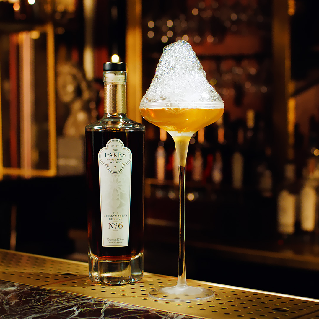 Audax by the American Bar.

- The #Whiskymakers Reserve No.6
- Re-distilled cocoa nibs and orange marmalade liqueur
- Cocchi vermouth
- Essentiae liqueur d’arancia

Explore brave flavours in our latest episode: bit.ly/41yAPHs

#Storiestoldthroughtheartofelevage.