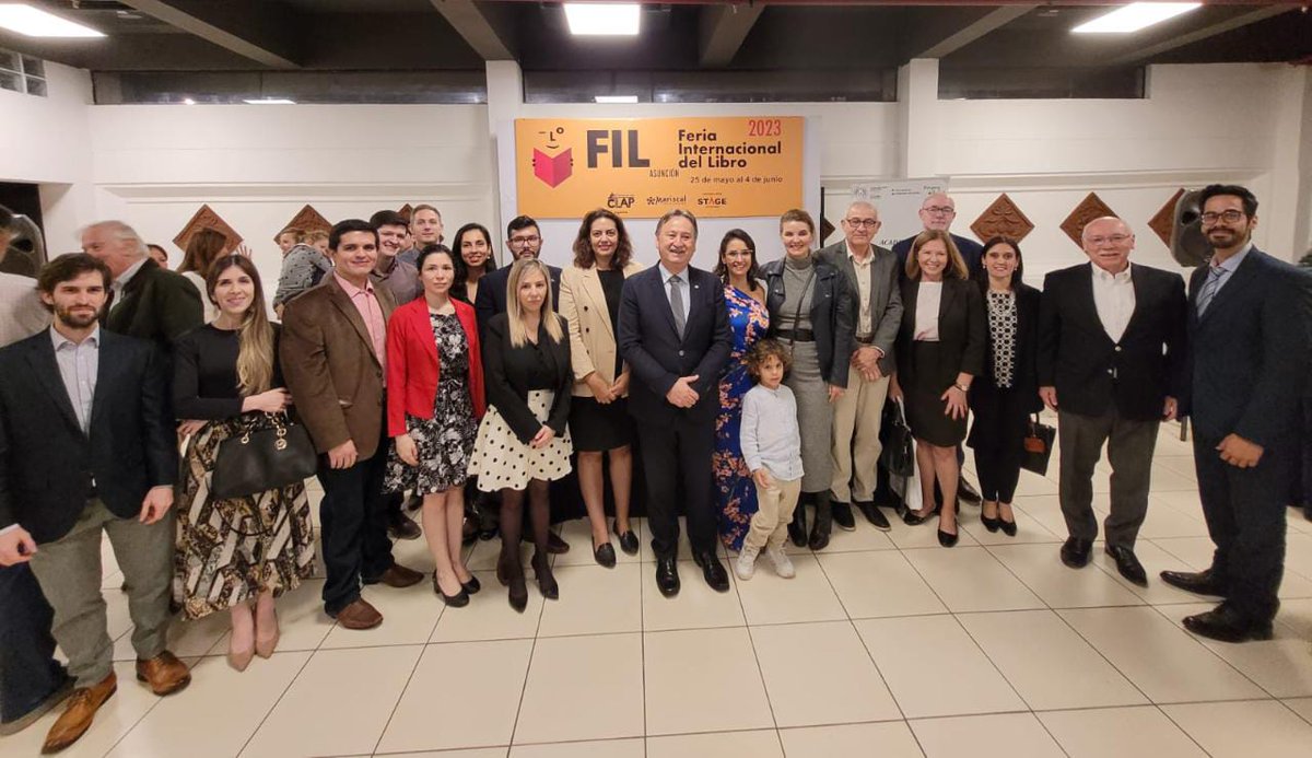 ADEP_Py's tweet photo. Felicitamos a nuestra asociada @elianaduartet por el lanzamiento del libro "Chile y Paraguay. Una amistad sin fronteras", escrito en coautoría con Sebastián Lorenzini, diplomático chileno. El evento se realizó en la Feria Internacional del Libro de Asunción, edición  2023. https://t.co/vGfiUxCN7S