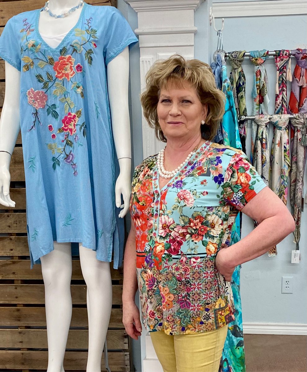 HipChicTX's tweet photo. Johnny Was Tee's are Perfect for running errands. Then in the evening add jewelry and shoes. You'll head to dinner looking Great #johnnywas #girlwithapearl  #summertee #hipchicboutiqueftworth
Shop Now at https://t.co/Spe6Y9OzI9 https://t.co/ep1m2scMUA