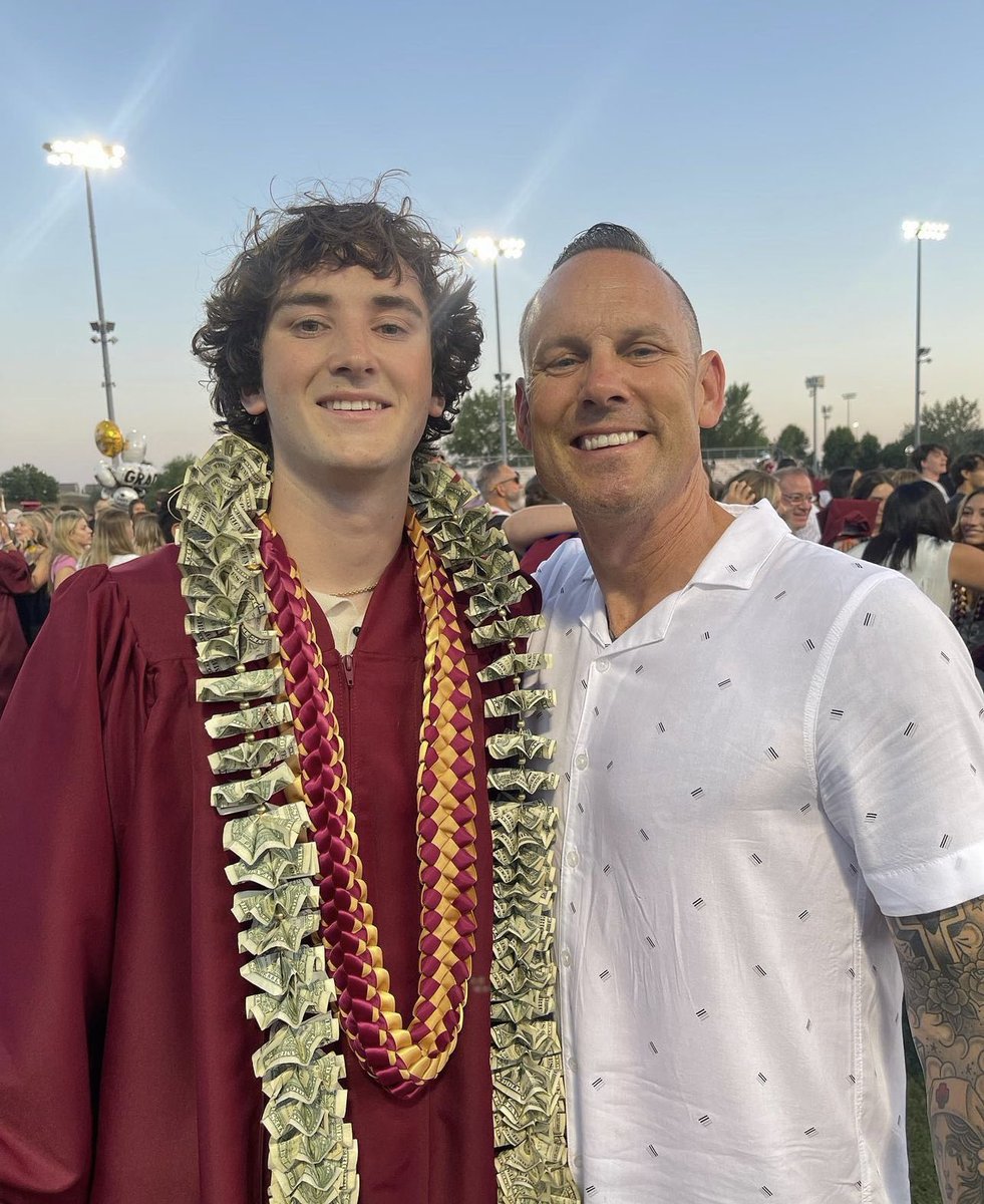 Keith Wade tweet media