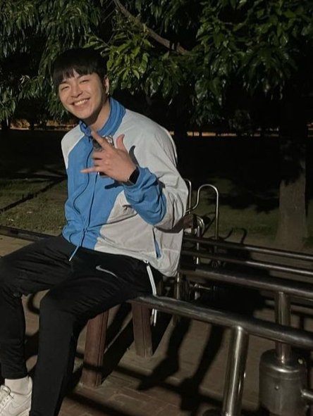 kooskyjunhoe's tweet photo. KOO JUNHOE 📸✨ https://t.co/fLQZkxYNor
