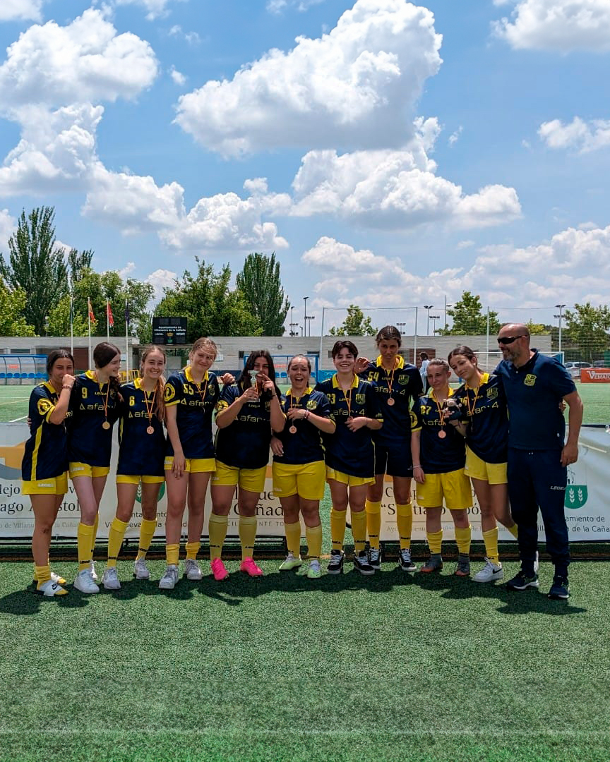 CDpuertaMadrid's tweet photo. 🦅 Resultado #CanteraPuerta
🥈SUBCAMPEONAS🥈 
Brutal fin de temporada de nuestro Cadete Fem en la Copa Noroeste.

🎙 
"Hemos hecho muy buen gran papel en un torneo con equipos muy trabajados.
Estoy muy orgulloso de todas."

💪 #VamosPUERTA
#CDPDM #FamiliaPuerta #CDPuertaDeMadrid https://t.co/OMLwVsLa0D
