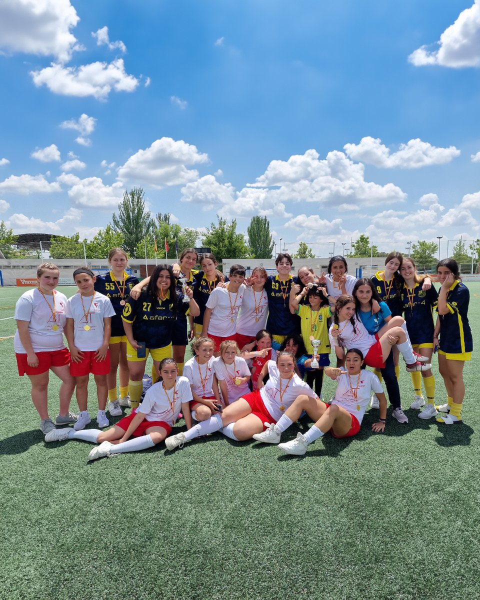 CDpuertaMadrid's tweet photo. 🦅 Resultado #CanteraPuerta
🥈SUBCAMPEONAS🥈 
Brutal fin de temporada de nuestro Cadete Fem en la Copa Noroeste.

🎙 
"Hemos hecho muy buen gran papel en un torneo con equipos muy trabajados.
Estoy muy orgulloso de todas."

💪 #VamosPUERTA
#CDPDM #FamiliaPuerta #CDPuertaDeMadrid https://t.co/OMLwVsLa0D