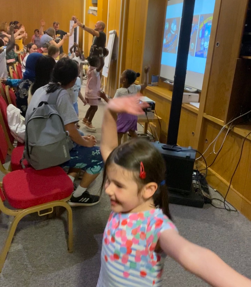 KirstyHassard's tweet image. My favourite #STEMinyourstory book is easily One Button Benny so I was delighted to spend my Saturday morning singing and dancing with @akwindram and now we have Bennys next adventure to bring home to @stfrancisoa for our next STEM story adventure #AyeWrite #WeeWrite #STEMed