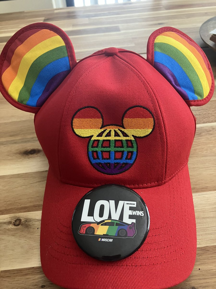 ChadDKollas's tweet photo. At this morningβs #CommUNITYrainbowRun in Orlando, the sponsors handed out some excellent swag to support our #LGBTQIA community, including this nice pin from @NASCAR and a @WaltDisneyCo hat, which I wore, of course!
So apparently #WokeNASCAR is a thing!! ππΌππ
#LoveWins https://t.co/fSPXt4V6nG