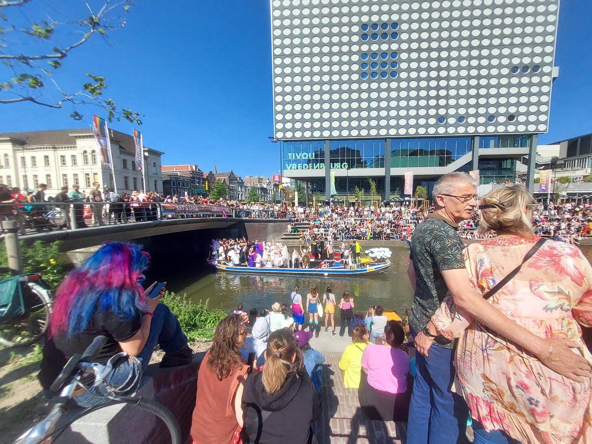 TimEndeveld's tweet photo. Vandaag #PrideUtrecht. Prachtig dat zoveel mensen de diversiteit vieren https://t.co/98sKABjdyc