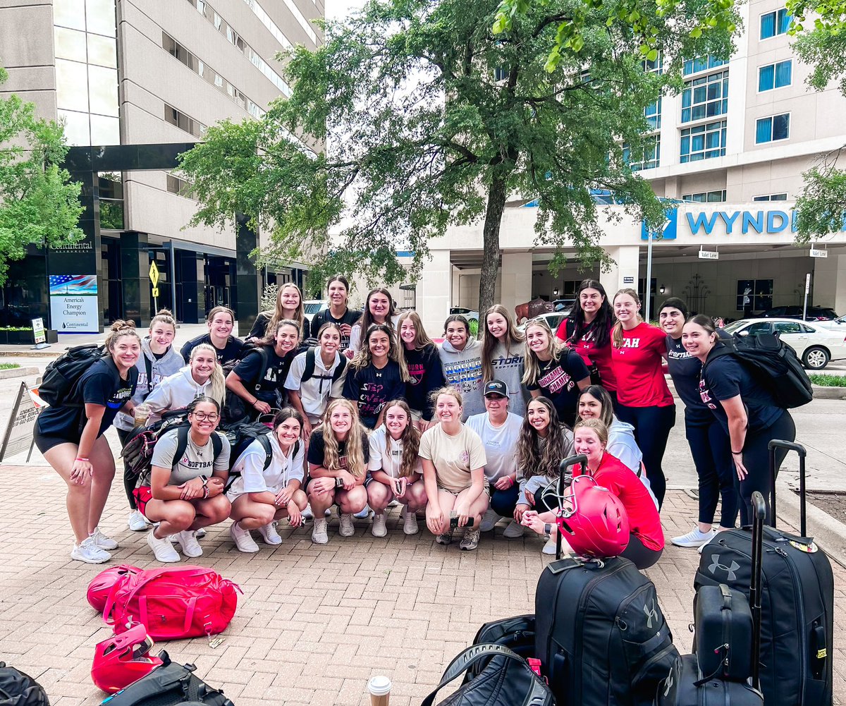 CarrieDrummond_'s tweet photo. When I mean luck - she steps outside the hotel and here are the UTES. @Utah_Softball 
@KennDrummond is living the actual teenage softball dream over here! ❤️🥎🖤 https://t.co/hl95LUmexa