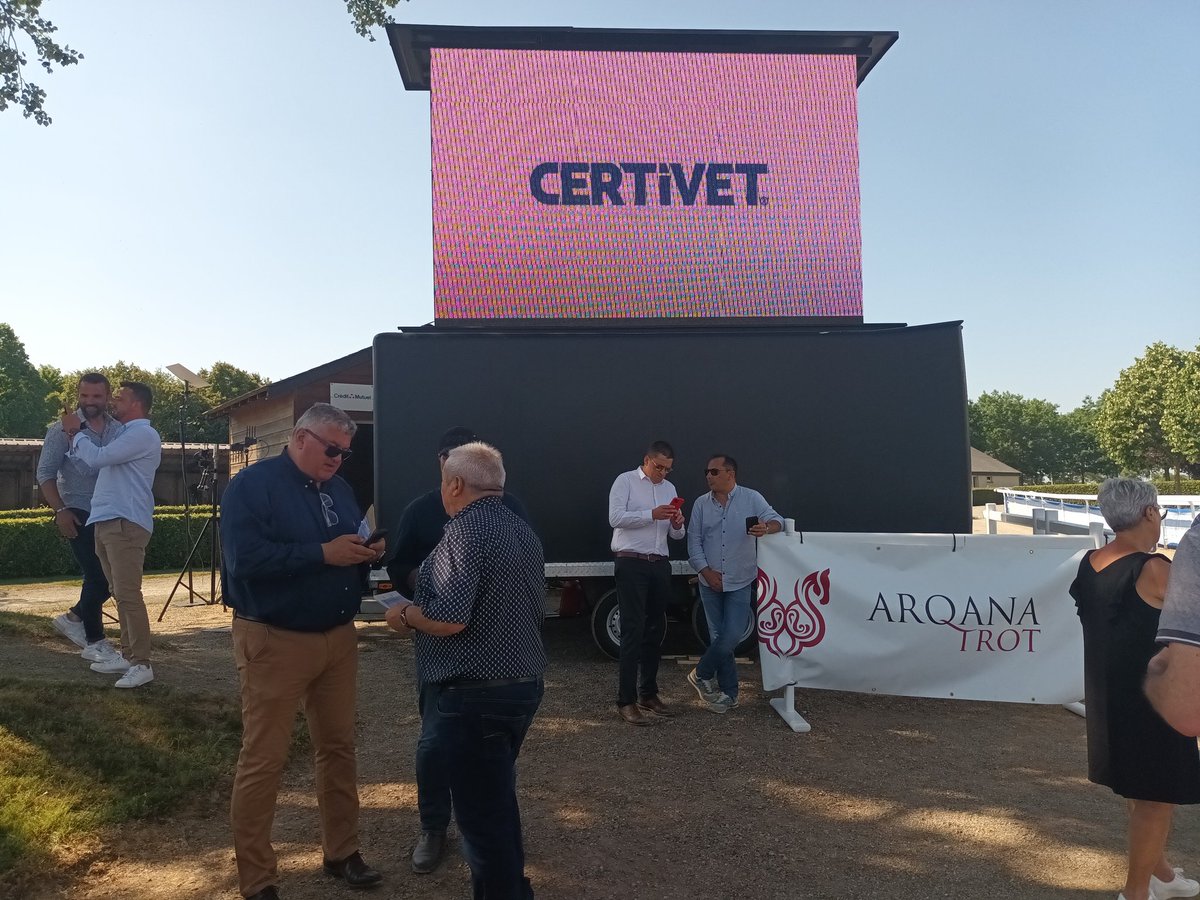 PRIX CERTIVET, remise de Prix avec les représentants, victoire d Alexandre Abrivard dans cette course aux enchères qui bénéficie aussi d une casaque Anjou Textile en cadeau 👏
