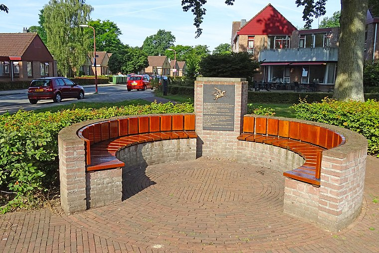 De zomerse dagen zijn weer begonnen! Helaas kunnen het mooie weer en de langere dagen ook voor overlast zorgen. Specifieker, mensen die verblijven bij het Airborne Monument in Wolfheze zorgen soms voor overlast. Mocht u daar last van hebben bel dan 0900-8844!