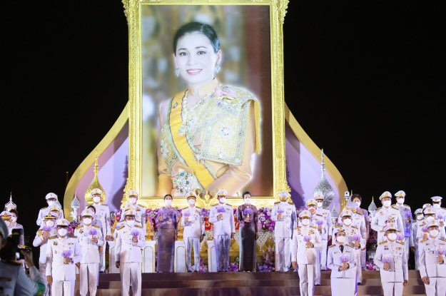 ttraisuree's tweet photo. นายกรัฐมนตรีและภริยา เป็นประธานในพิธีถวายเครื่องราชสักการะ วางพานพุ่ม และจุดเทียนถวายพระพรชัยมงคล เนื่องในโอกาสวันเฉลิมพระชนมพรรษา สมเด็จพระนางเจ้าฯ พระบรมราชินี 3 มิถุนายน 2566 ณ เวทีใหญ่ ท้องสนามหลวง https://t.co/oPz7o6Sudi