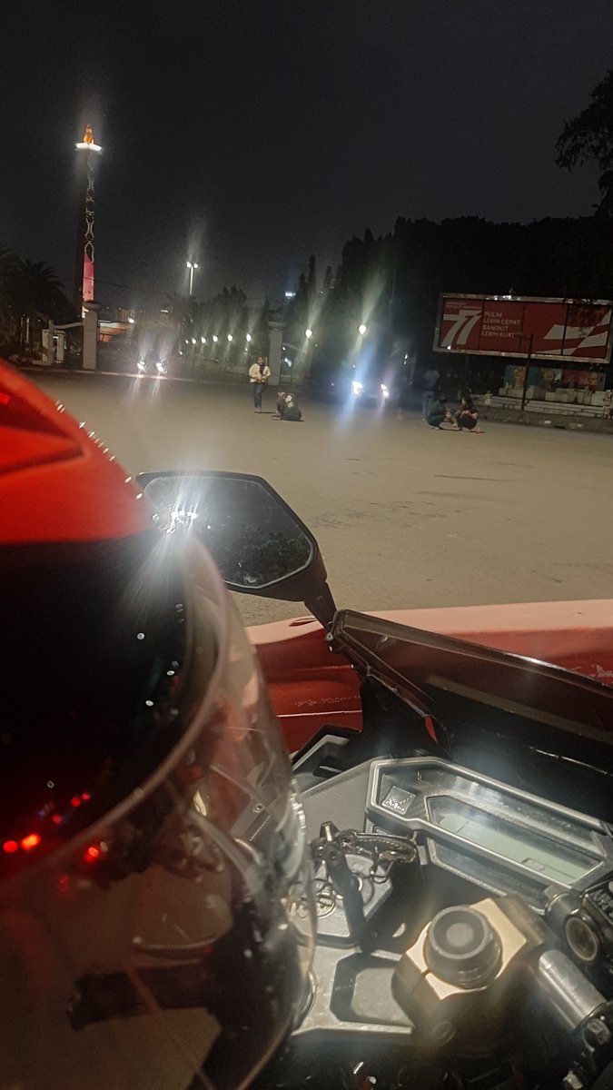 JackRiyha's tweet photo. Malem minggu teh cik kaluar ulah di imah we jiga pensiunan pns https://t.co/j6cxg4iMQX