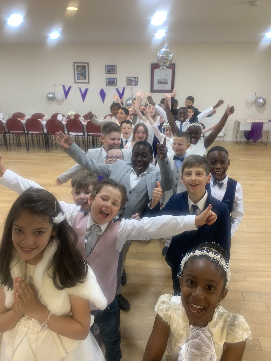 P5_StJosephs's tweet photo. RE: So incredibly proud of these Communicants who received the #SacramentofEucharist for the first time this afternoon. ✝️⛪️🙏🏼

Your hard work in preparation for our special mass was very evident…HUGE congratulations🙌🏻 Enjoy all the celebrations🥳 
#FirstHolyCommunion https://t.co/qBhEd5xzy9