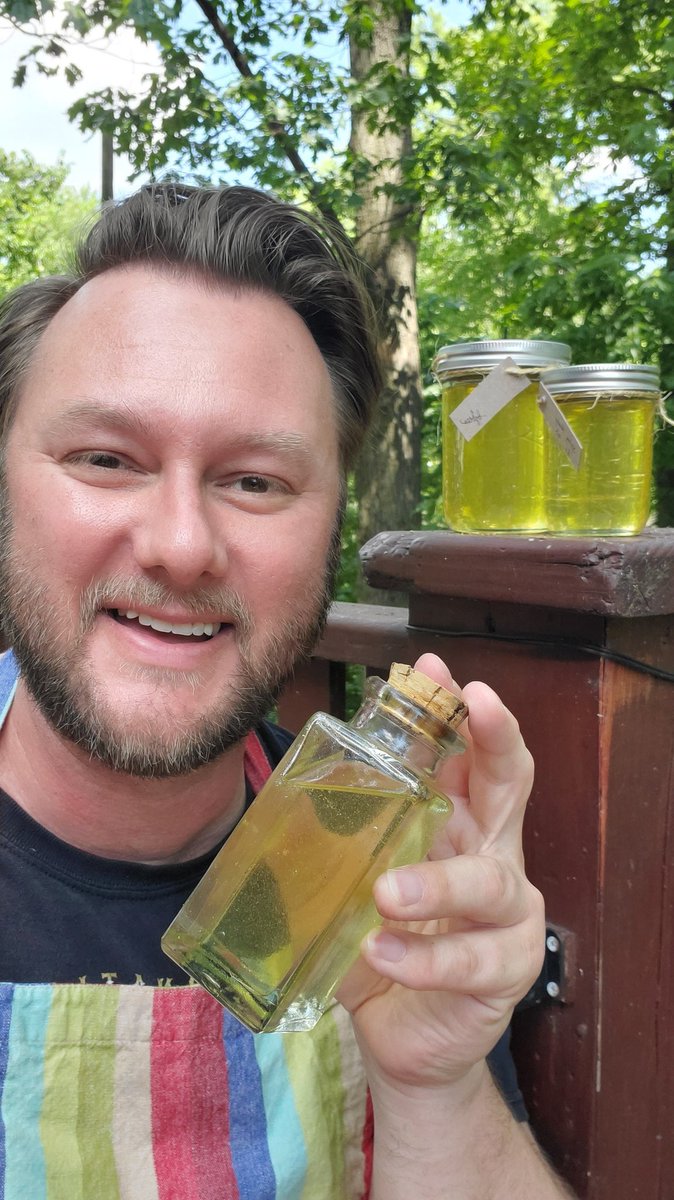MrBehrmann's tweet photo. Have you ever tried spring honey? I'm packaging my first Illinois harvest today, and the pale yellow color is a thing of beauty. BJBees honey will be on sale mid to late summer! #BJBees #beekeeper #STLLife #bees #honey 🍯 https://t.co/k8R456heVT