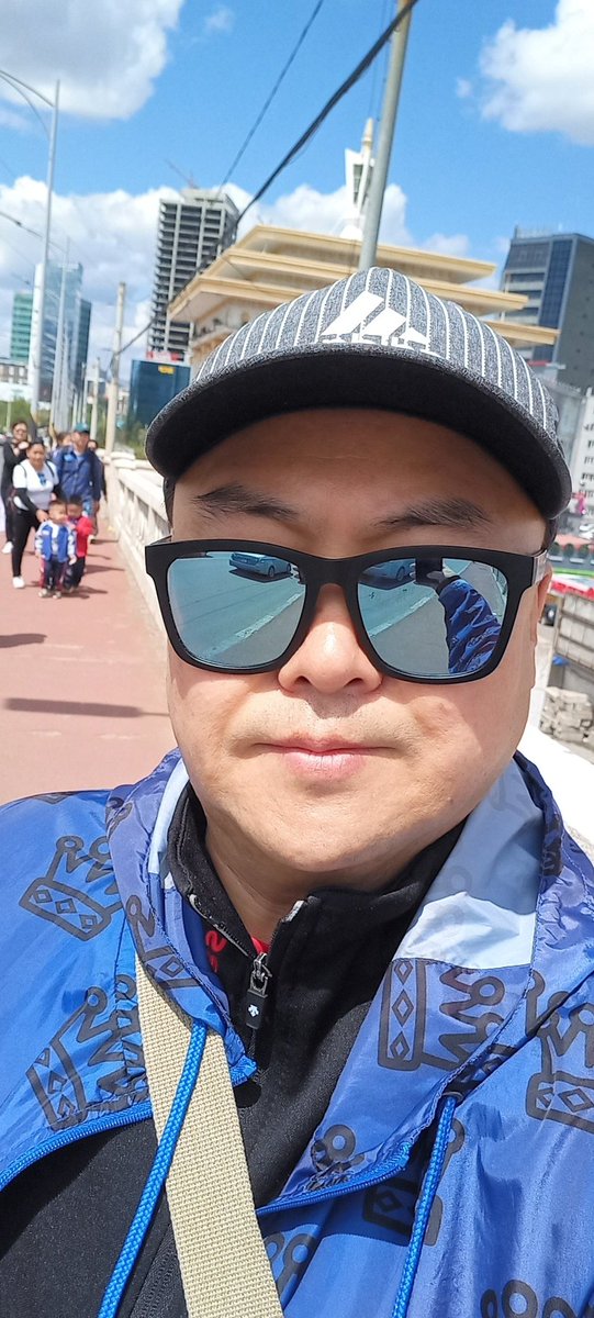 STsengelsaikhan's tweet photo. No car yes selfi https://t.co/w0x5KxPFAs