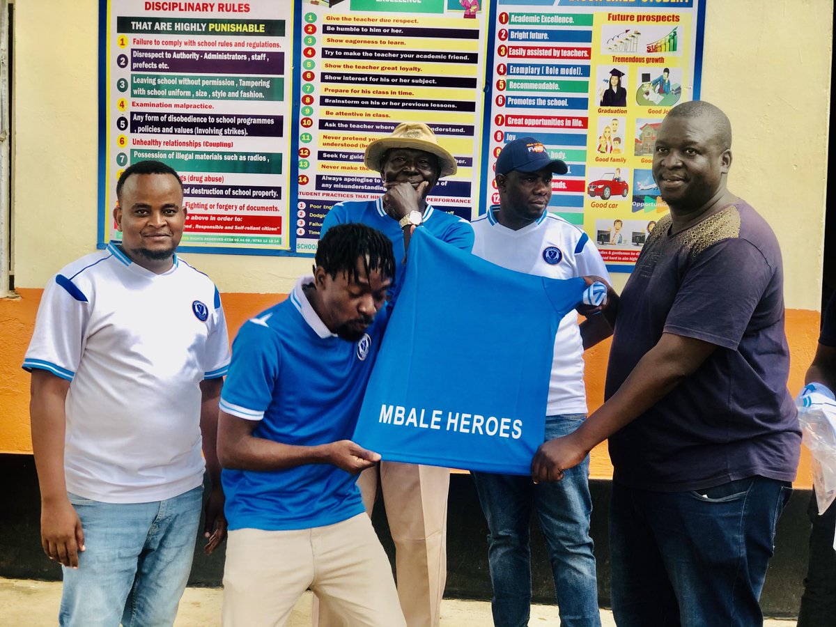 IsaacSsemakadde's tweet photo. EVERYDAY HEROES
#LegalRebel #Atanaaba is delighted to return to his duty as chef-de-mission of @mbale_fc aka ‘The Surgeons’ this Sunday, 4 June at 3pm, for the #EasternPride playoff game against #KiguluUnitedFC at Boma Grounds, Butaleja.
#Bakhebi | Mwanyala Nabbi 👏🏆 https://t.co/xVSXawm1fy