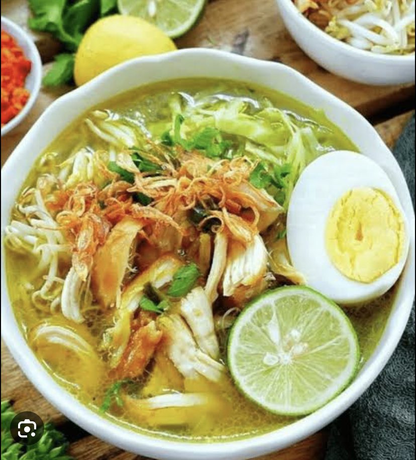 pixiextyone's tweet photo. @tanyarlfes sotooooo, waktu itu lagi covid era akung (kakek) sakit panas. Awalnya gak mau diajak berobat setelah dirayu2 akhirnya mau ke RS tp sebelum ke RS kita mampir beli soto langganan keluarga terus makan bareng, abis ke RS kan cek kesehatan akung ternyata harus di rawat karna covid https://t.co/3mibtI7mJV