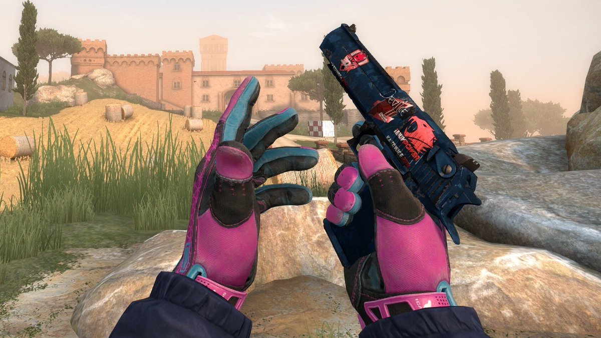 sm1le_trade's tweet image. Looking for offers on this bad boy

1 of 30 IBP Holo best pos Deagles in existence

no B/O or C/O as of now

retweets appreciated