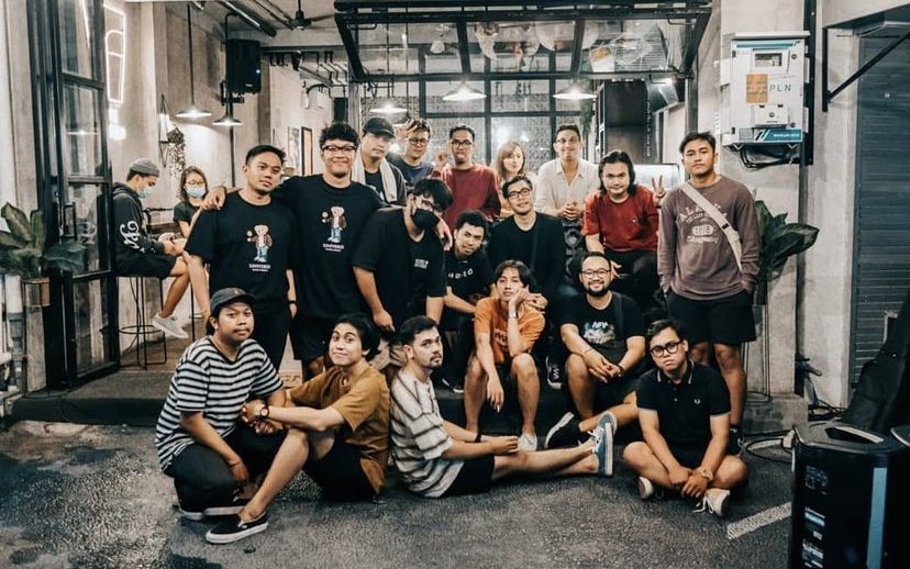 srtntheband's tweet photo. We had a great tour with @astera_ina praztagram @heyahya and @radeism around the coffee shop 2 years ago 🥹🤩🔥🎧👻🎉 https://t.co/mOdUTfD2ou
