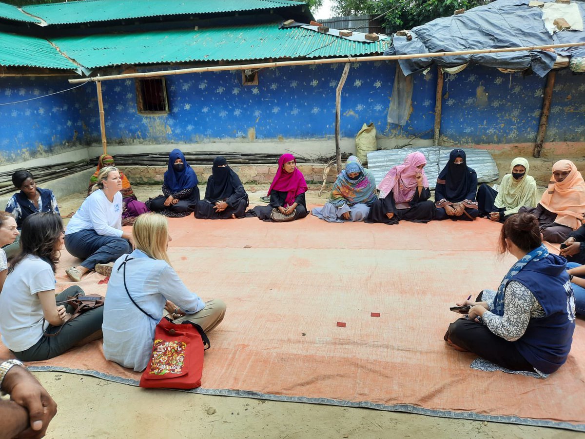 KellyTClements's tweet photo. Mixed emotions after day w/#Rohingya refugees, hosts &amp; partners - while good work to link @RohingyaResp w/ private sector expertise, site &amp; shelter solutions not happening fast enough w/ precarious living for most. Durable housing, livelihoods needed for more. Food cuts dire. https://t.co/3ghusFMSIA