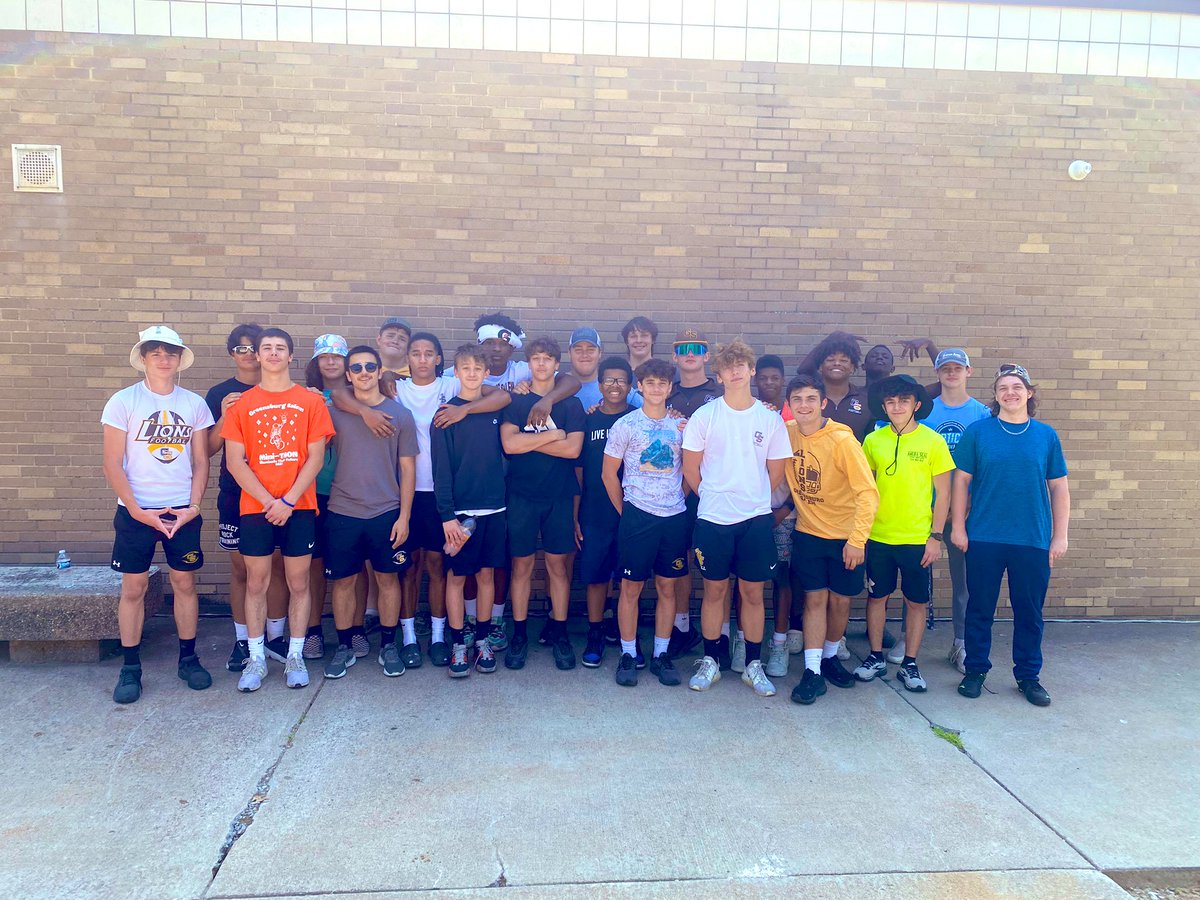 GoldenLionFoot1's tweet photo. GS Football players collecting 34 bags of trash in the Greensburg area during roadside community service today! Proud of this group of young men who realize how important community truly is! #BuyIn https://t.co/zMAw5LW8ke