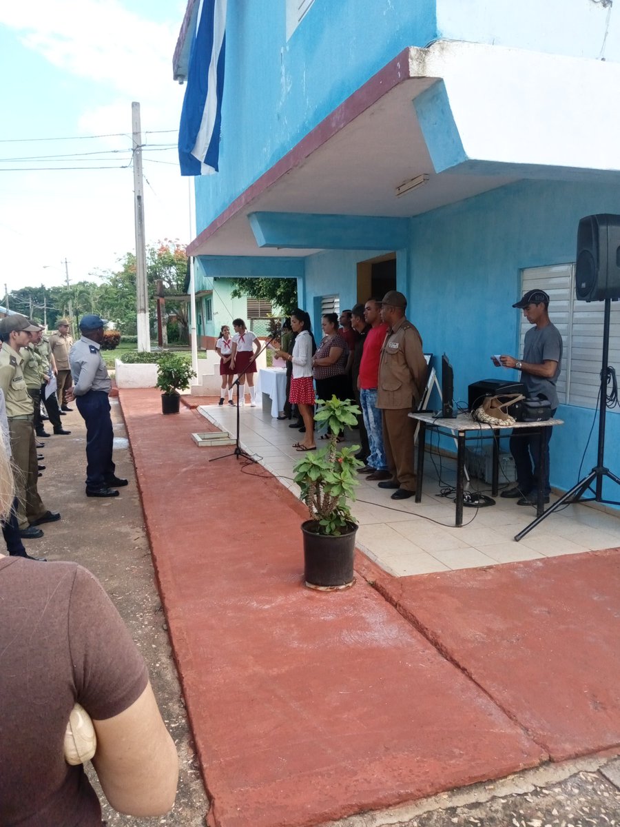 ManuelBati4's tweet photo. Se efectuó acto por el 62 aniversario de la creación del Ministerio del Interior muchas felicidades a todos #1roDeEneroDeVictorias  #LatirAvileño  #LatirXUn26DeVictorias @YunielkysR @IzquierdoAlons1  @OcaYelina https://t.co/RUzZrAtU6V