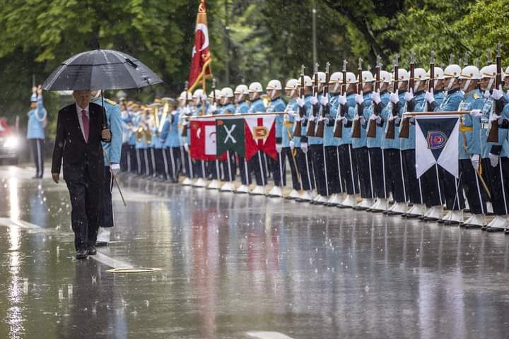 kadinkollari74's tweet photo. 📍TBMM

Milletin Adamı 🇹🇷

Cumhurbaşkanımız Sayın @RTErdogan, Gazi Meclisimiz’de yemin etti.

#TürkiyeYüzyılı, hayırlı olsun 👏🏻 https://t.co/VhYz9m2rQ3