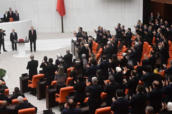 📍TBMM

Milletin Adamı 🇹🇷

Cumhurbaşkanımız Sayın <a href="/RTErdogan/">Recep Tayyip Erdoğan</a>, Gazi Meclisimiz’de yemin etti.

#TürkiyeYüzyılı, hayırlı olsun 👏🏻