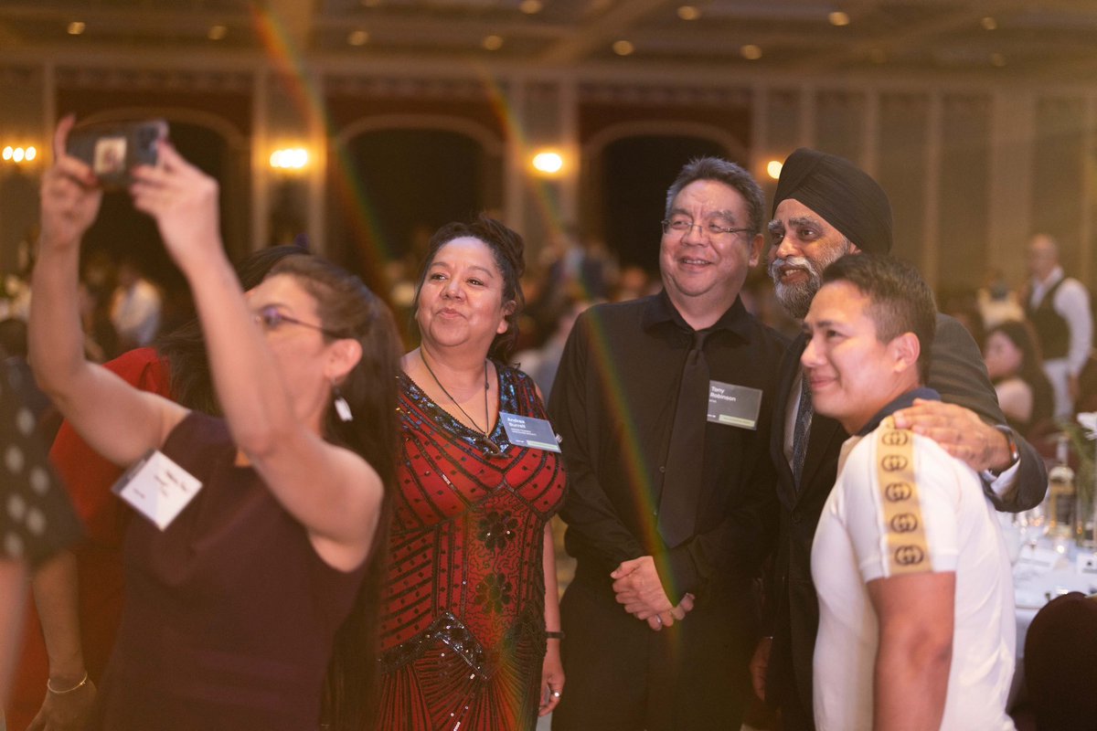 HarjitSajjan's tweet photo. Félicitations à tous les finalistes et gagnants - vos contributions à notre économie sont inestimables. #SBBCAwards https://t.co/yTIJWLNhVB