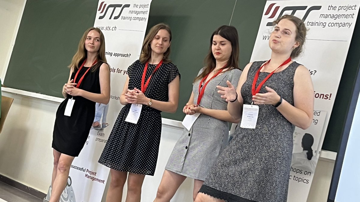 AEIPRO's tweet photo. El equipo español de la Universidad de Cádiz realiza su presentación de proyecto durante la fase final del #ipmc2023.
Participan 12 países. Ya solo queda la deliberación del jurado. https://t.co/EjMBtAq2Iv
