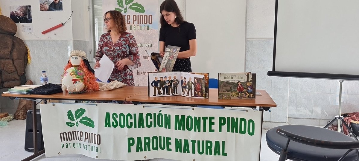 santillecha's tweet photo. Laura Suárez de Dumbría no simposium @montepindo https://t.co/mzSUnKsktM
