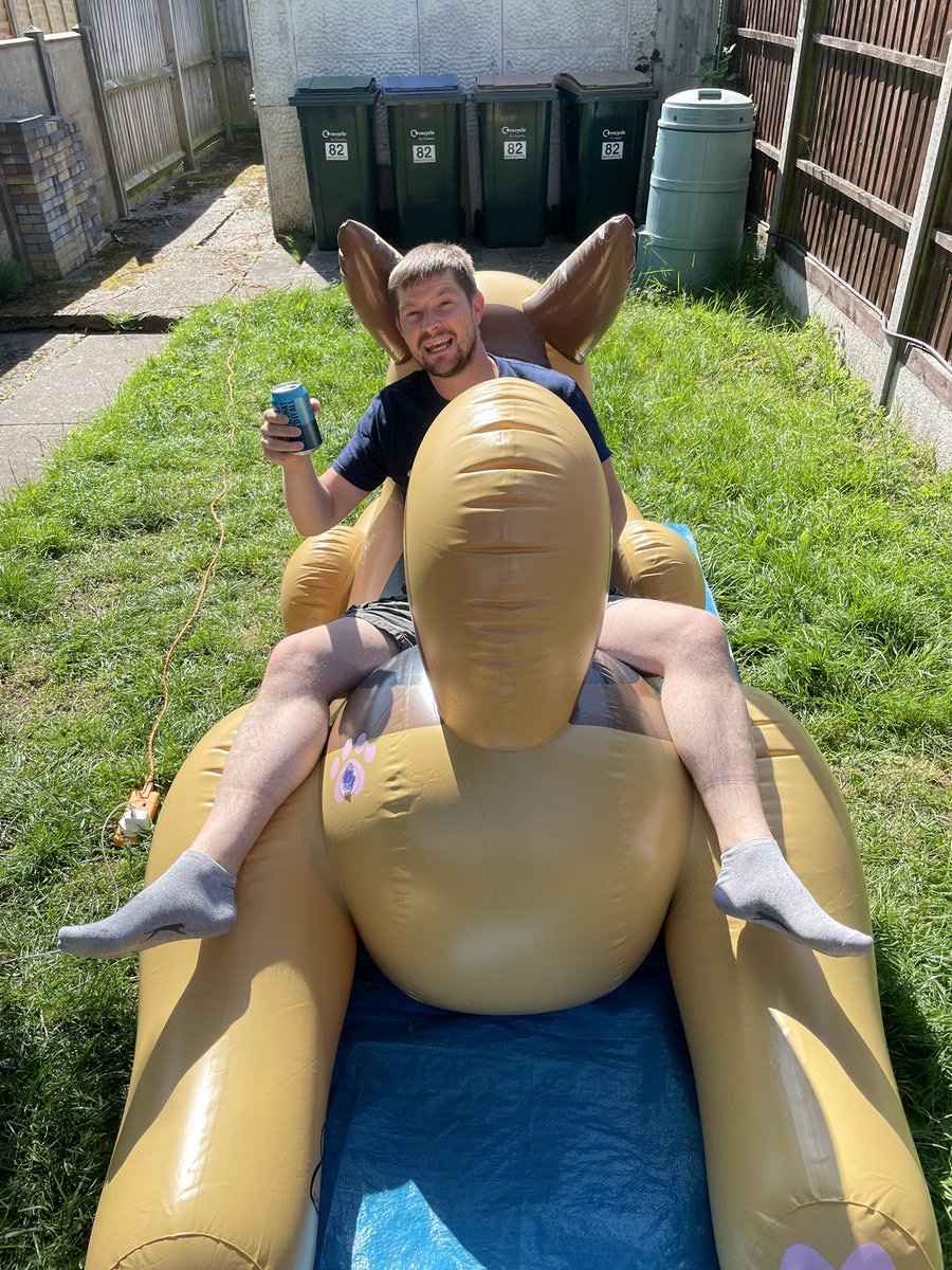 Two #squeakysaturday in one day. Sure what else would you do when the weather’s this good! 

#inflatable #phenodtoy