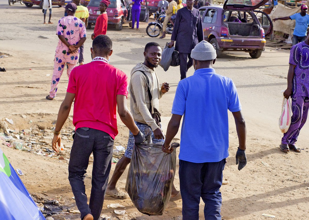 theayoadams's tweet photo. Earlier today, I joined my colleagues @YesFMIbadan for the #CleanupIbadan at Soka Ibadan. https://t.co/7CAWN45awn