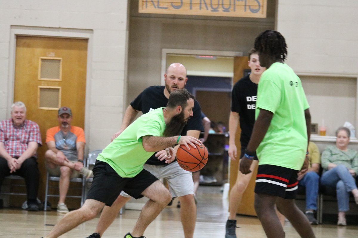 NAMB_SBC's tweet photo. In a close game with the deacons, the young adults scored the winning points of the FBC Barnesville, GA, 2023 #AnnieArmstrong Invitational. 🏀 

But the real winners of this basketball tournament were our missionaries because the event raised $2,000 for the Annie Offering! 🙌 https://t.co/uIRuiWTPm9