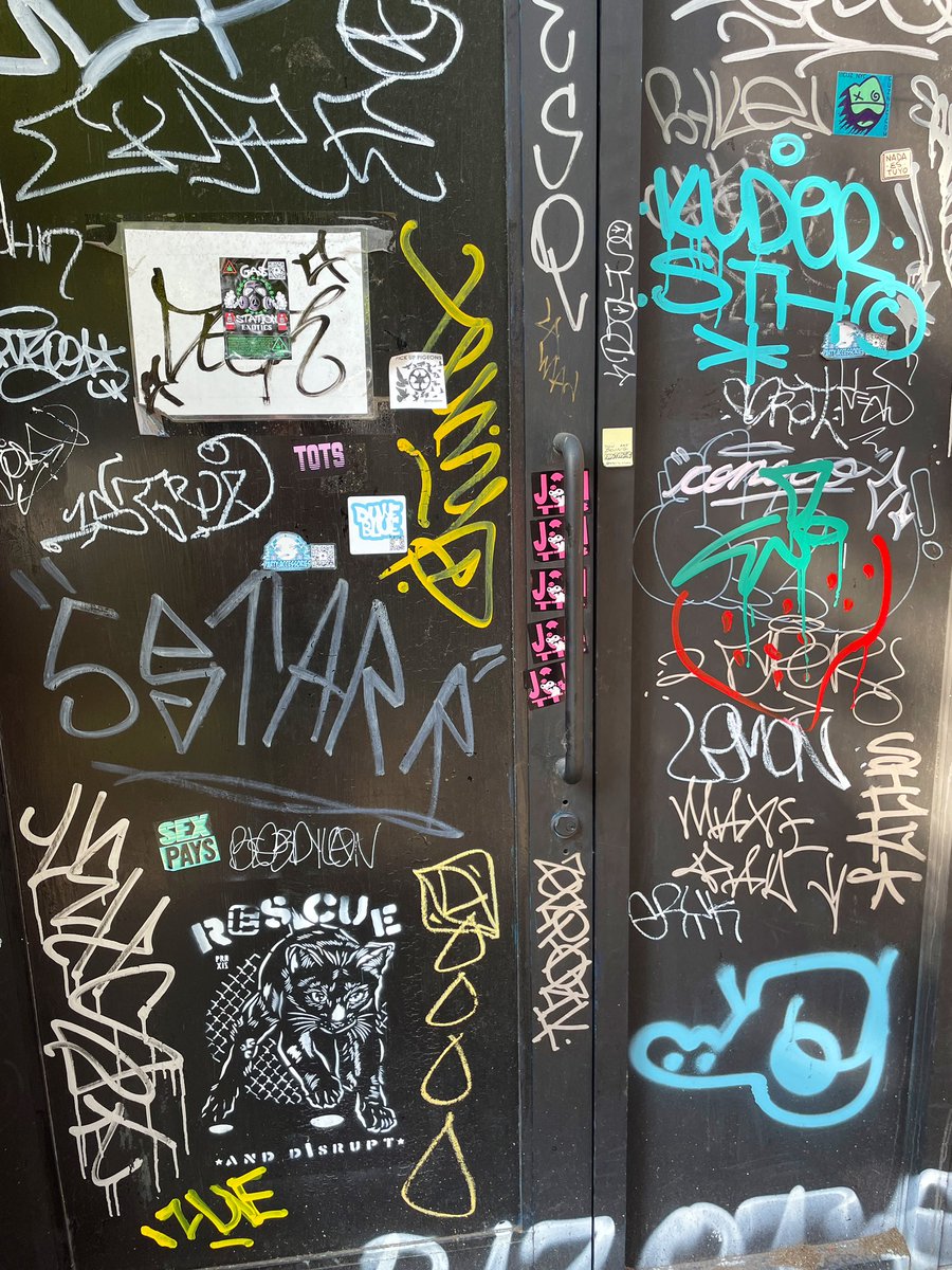 papelito_studio's tweet photo. You are doing fantastic! - Brooklyn NY
Tag someone who needs to see this or RT to spread some love! ❤️#art #artist #urbanart #streetart #papelitostudio #papelito #papeliti #lettering #postit #littlepaper #inspiration #kindness #lfg #veeminders #veefriends @veeminders @veefriends https://t.co/xv7tJtE0jy